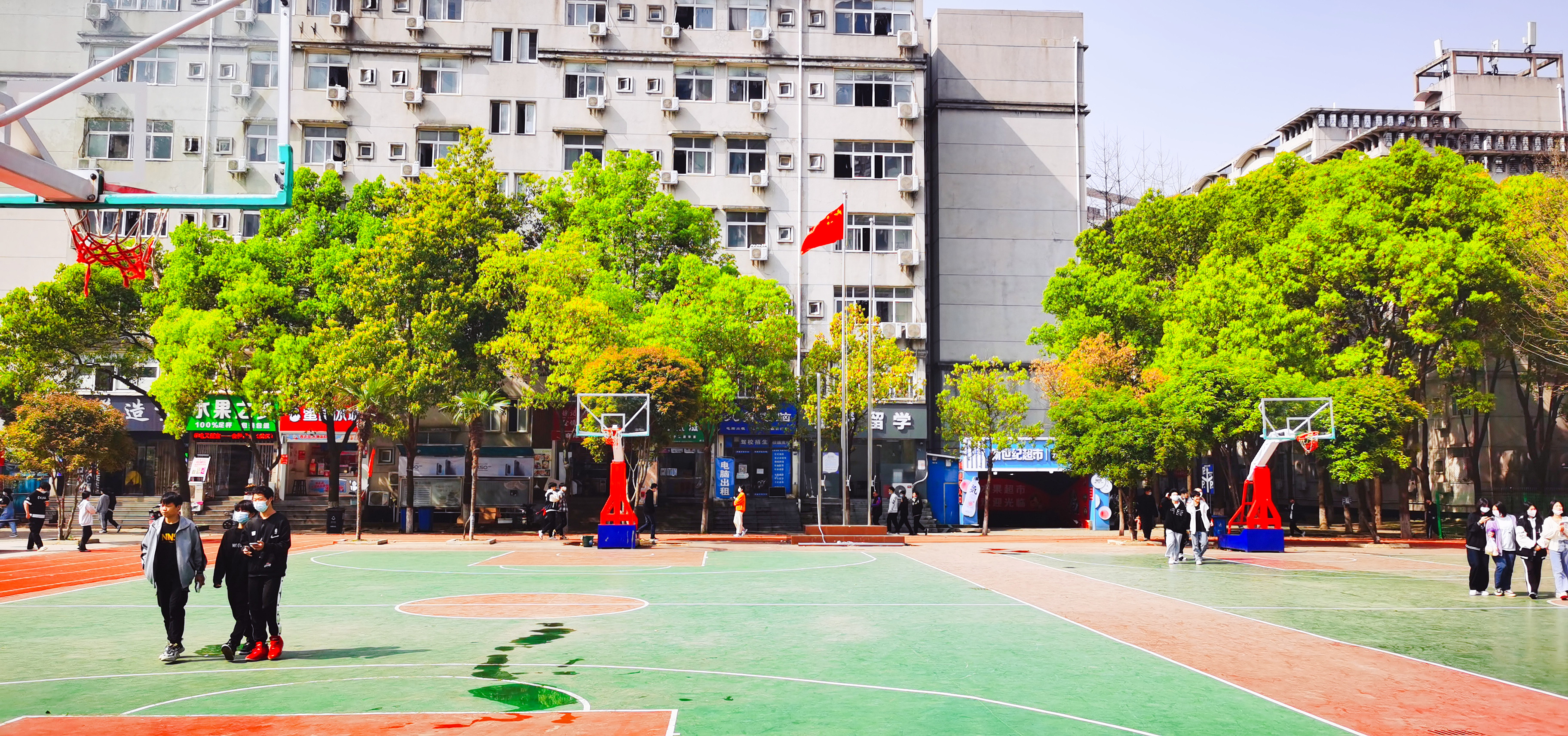 学校篮球场